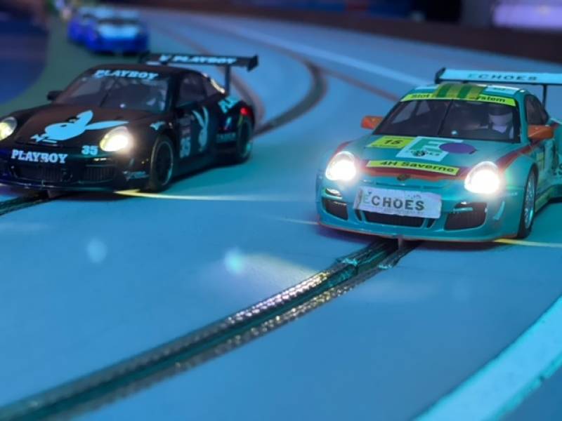 Organisez une course écologique unique avec des voitures électriques miniatures propulsées par vélo à Strasbourg en Alsace